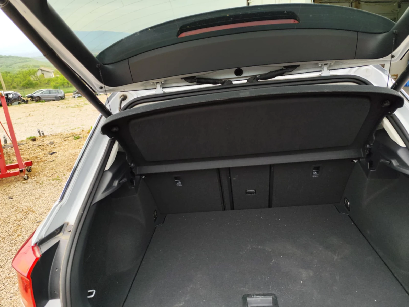 VW T-Roc 1.5, снимка 11 - Автомобили и джипове - 53761607