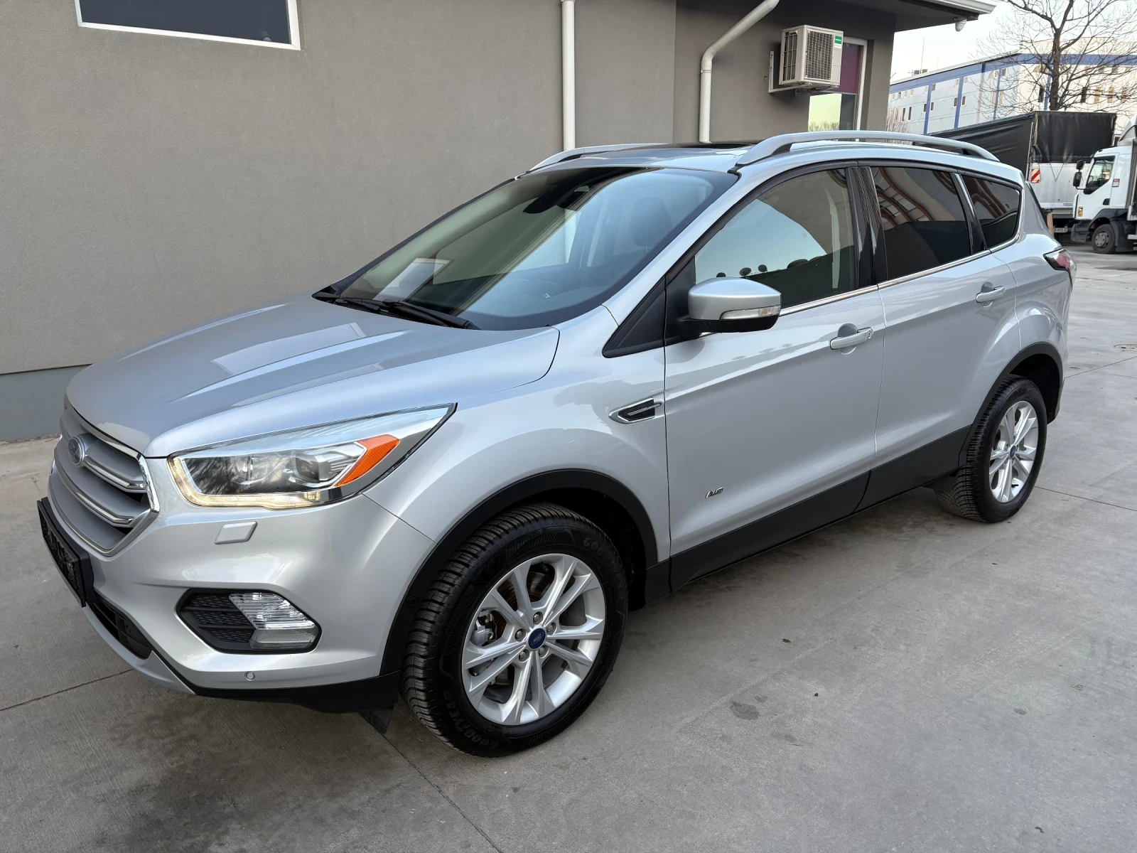 Ford Kuga Titanium 2.0 diesel 180kc AWD Euro 6 Automatic - изображение 2