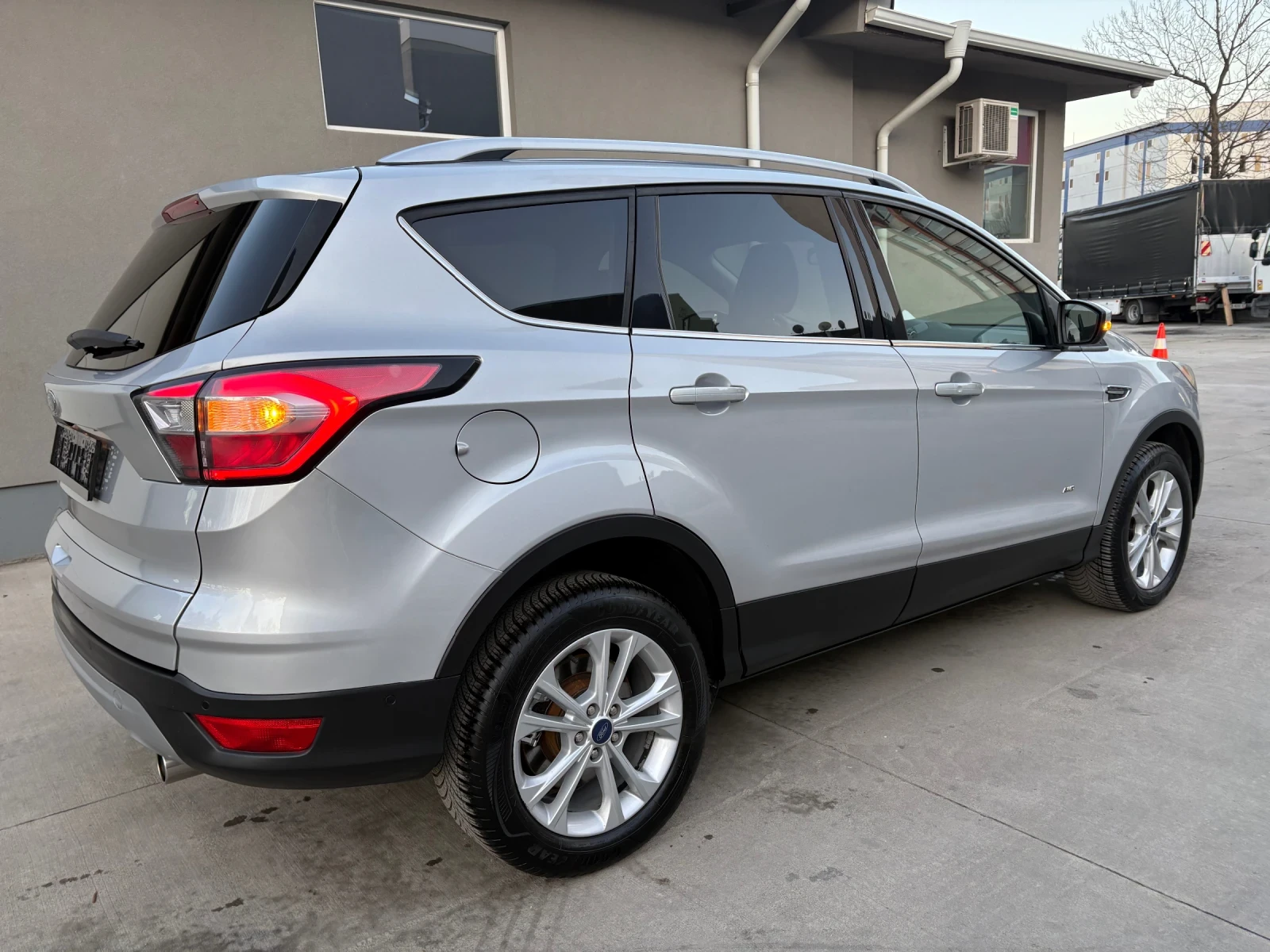 Ford Kuga Titanium 2.0 diesel 180kc AWD Euro 6 Automatic - изображение 8