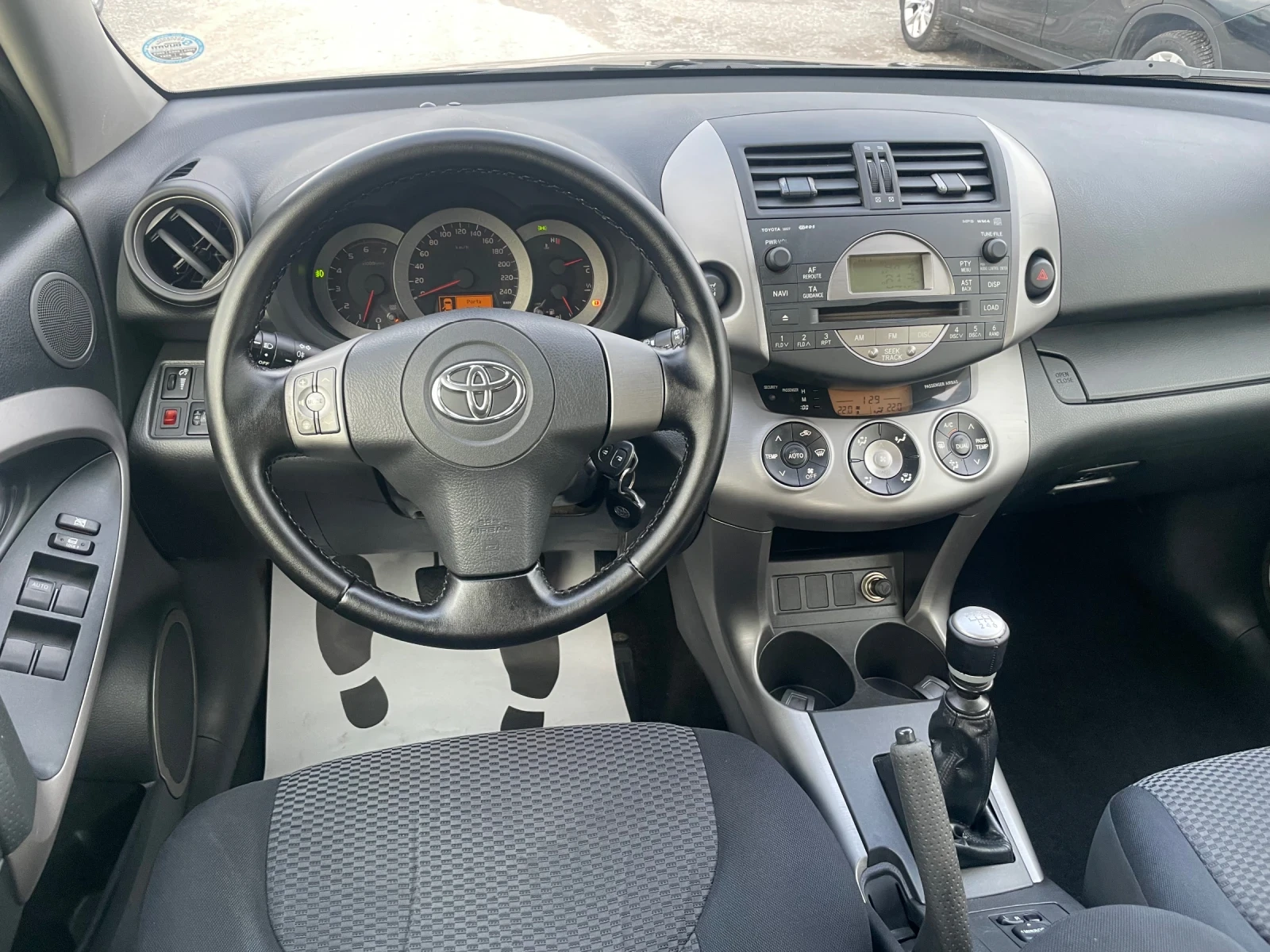 Toyota Rav4 2.2 D4D 4X4, снимка 8 - Автомобили и джипове - 54222147