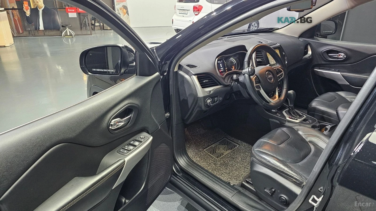 Jeep Cherokee * 2.4* Longitude High* AWD* КОЖА* ПОДГРЕВ* ПАНОРАМ, снимка 10 - Автомобили и джипове - 55134645