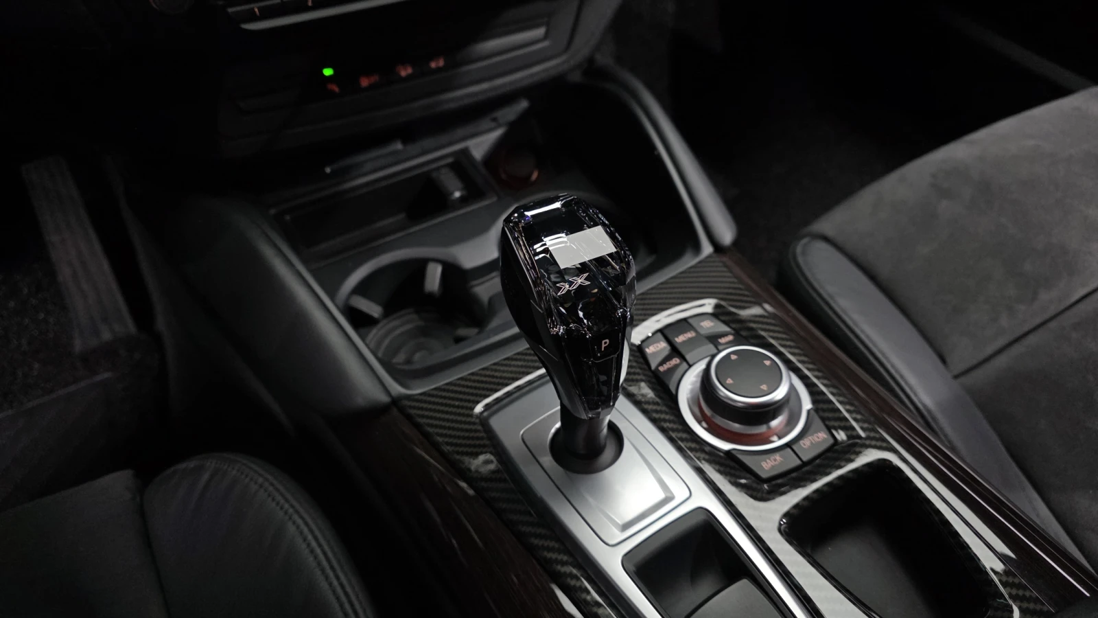 BMW X6 40d* HUD* ЕЛ. БАГАЖНИК* 360* ЛЮК* КРАЙНА ЦЕНА, снимка 9 - Автомобили и джипове - 55496082