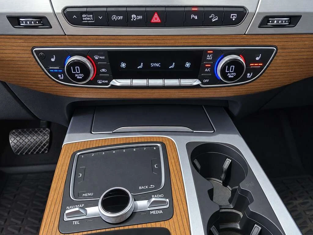 Audi Q7 3.0T / 7 Места / ЦЕНА до БГ, снимка 14 - Автомобили и джипове - 56023434