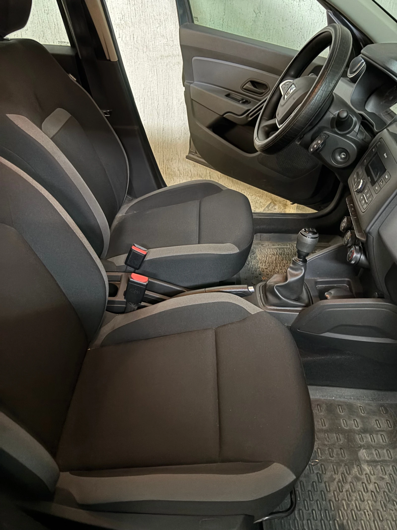 Dacia Duster 1.5dCi, снимка 6 - Автомобили и джипове - 56686046