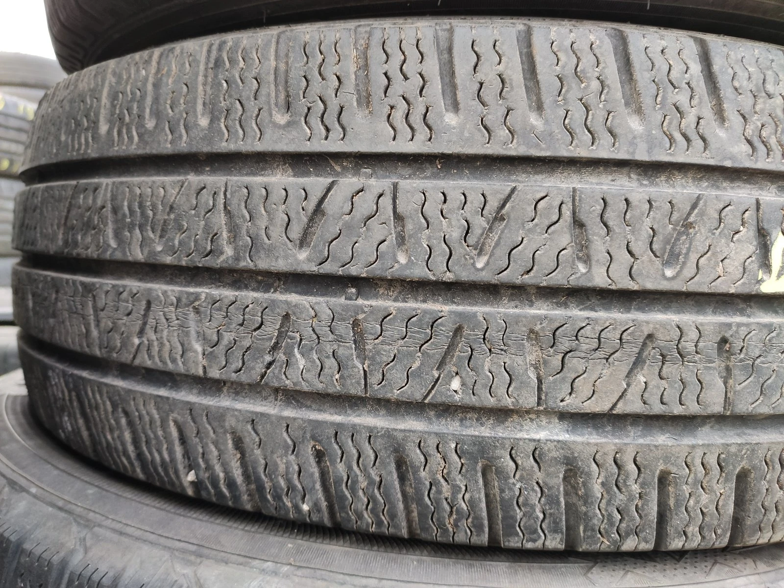 Гуми Зимни 225/65R16, снимка 2 - Гуми и джанти - 56732508