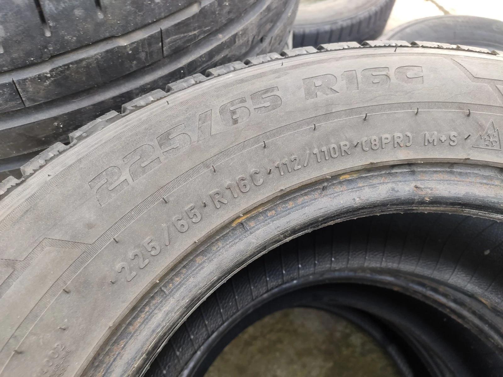 Гуми Зимни 225/65R16, снимка 8 - Гуми и джанти - 56732508