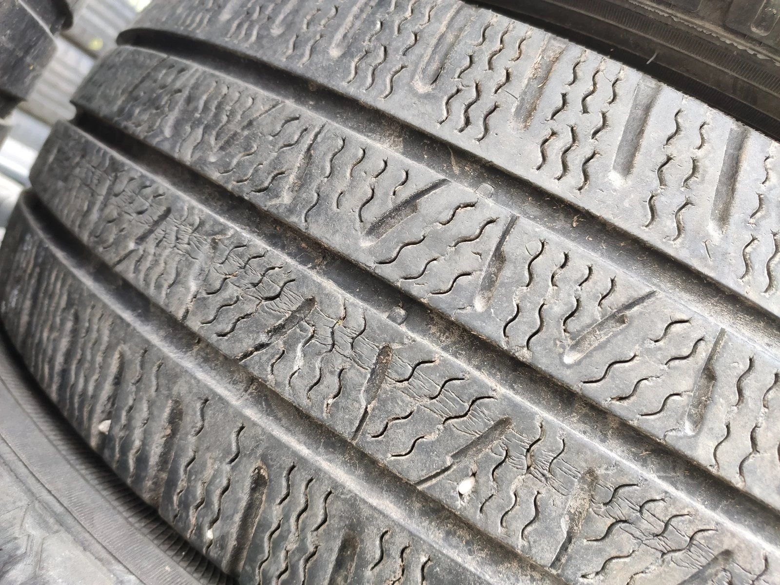 Гуми Зимни 225/65R16, снимка 4 - Гуми и джанти - 56732508
