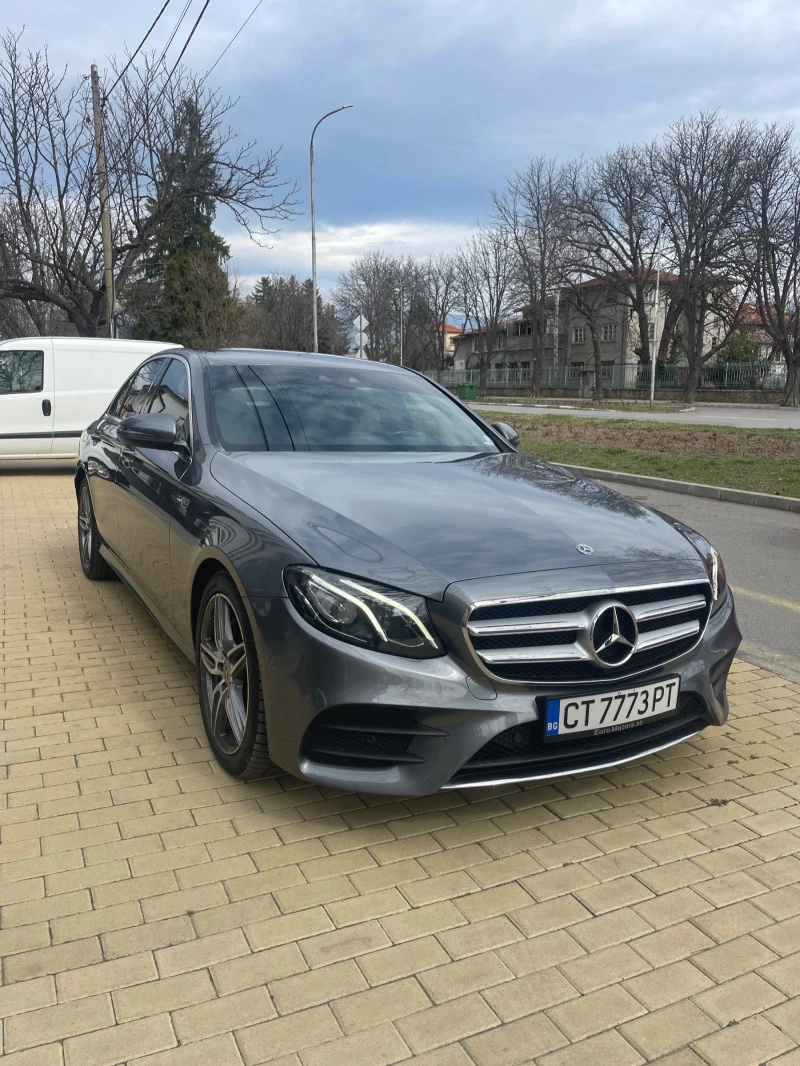 Mercedes-Benz E 220 AMG 4-MATIK, снимка 4 - Автомобили и джипове - 47580007