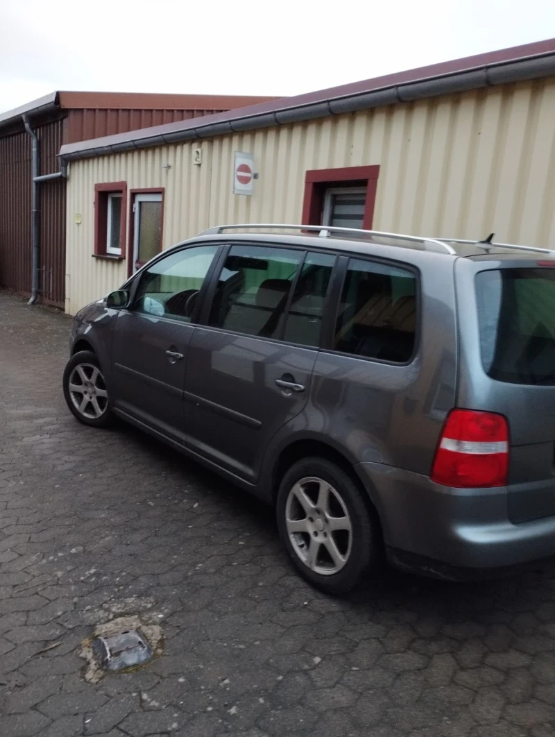 VW Touran, снимка 2 - Автомобили и джипове - 48974683