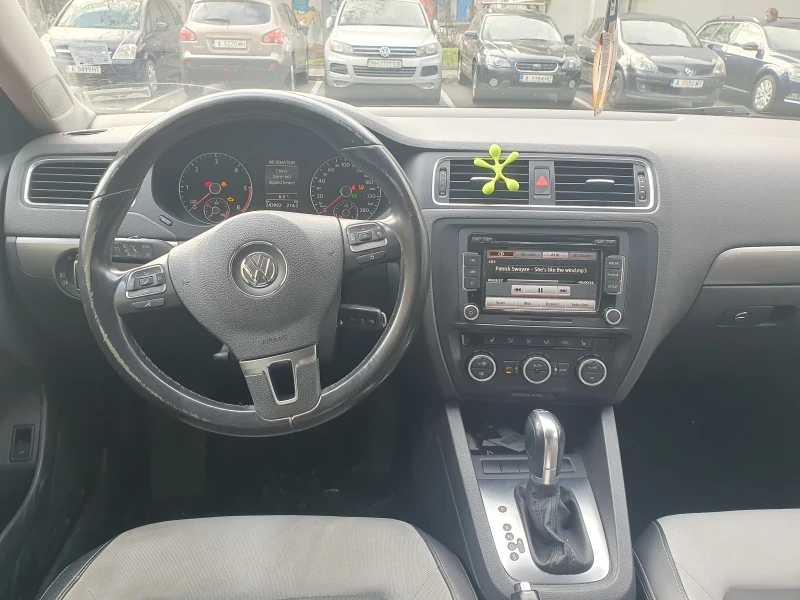 VW Jetta, снимка 5 - Автомобили и джипове - 49341544