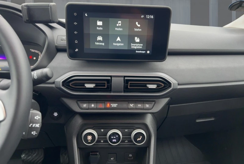 Dacia Jogger 1.6 HYBRID/140HP/EXTREME/CAM/ESP/NAVI/LED/175v, снимка 13 - Автомобили и джипове - 49763437