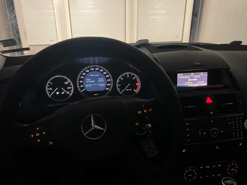 Mercedes-Benz C 200, снимка 8 - Автомобили и джипове - 52067212