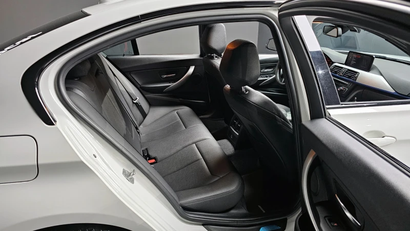 BMW 320 M-Performance EDITION autogeorge.com, снимка 12 - Автомобили и джипове - 52834593