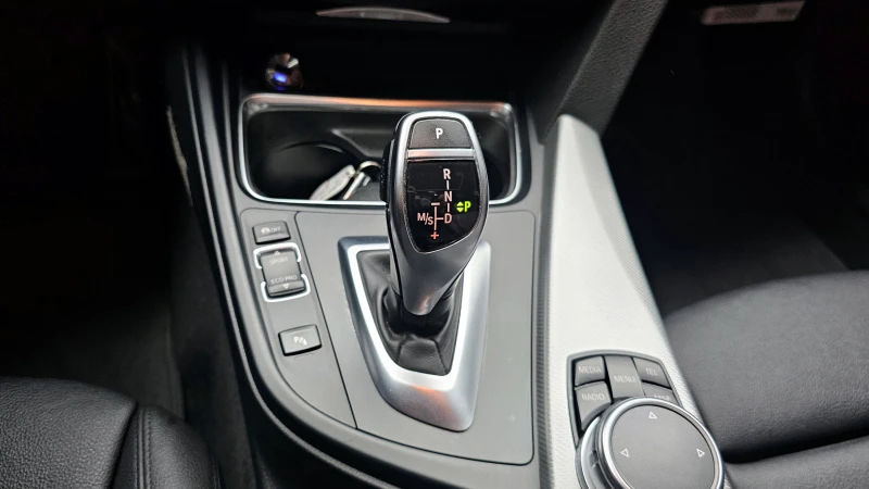 BMW 320 M-Performance EDITION autogeorge.com, снимка 9 - Автомобили и джипове - 52834593