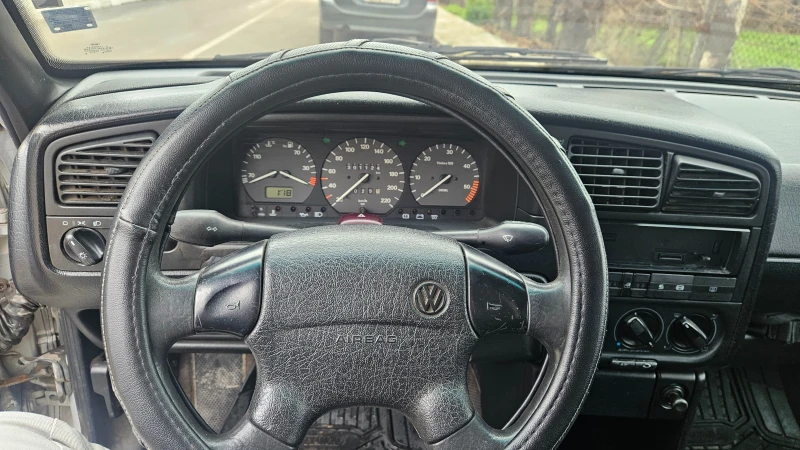 VW Passat 1.9 TDI, снимка 9 - Автомобили и джипове - 52884280