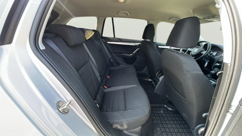 Skoda Octavia 1.5 TSI, снимка 13 - Автомобили и джипове - 53427406