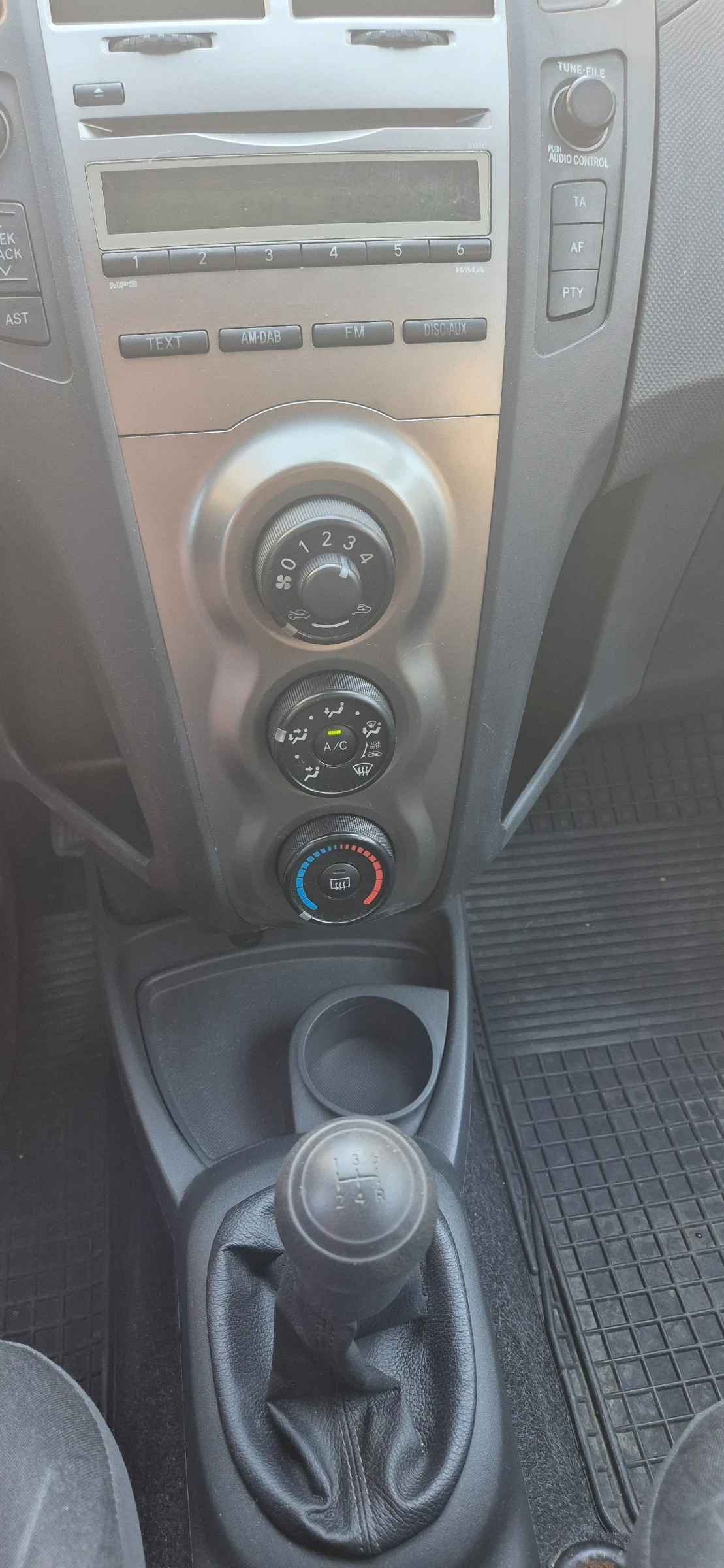 Toyota Yaris  - изображение 6