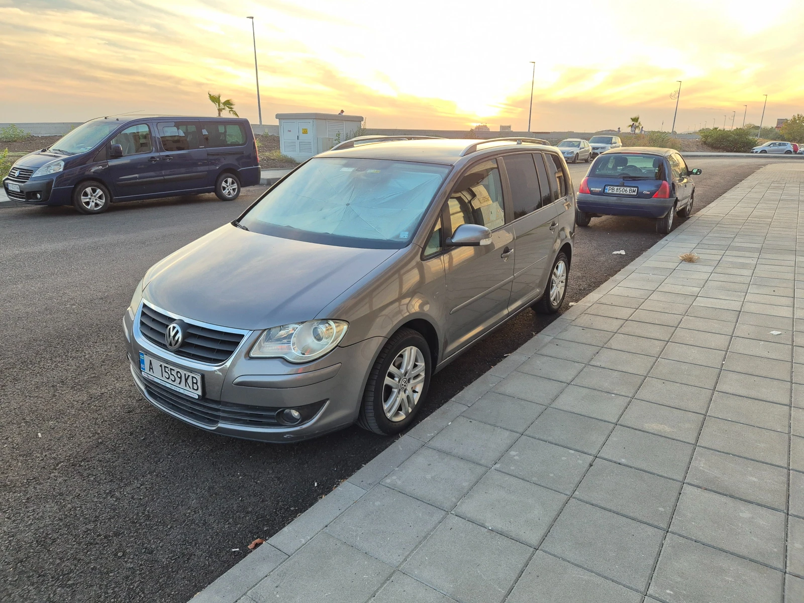 VW Touran 2.0TDI - изображение 6