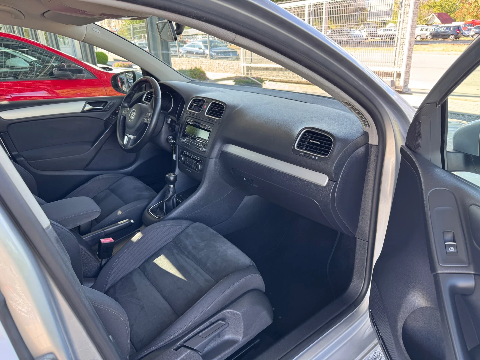 VW Golf 1.6TDI 105кс * 3бр* HIGHLINE* ПЕРФЕКТЕН - изображение 10