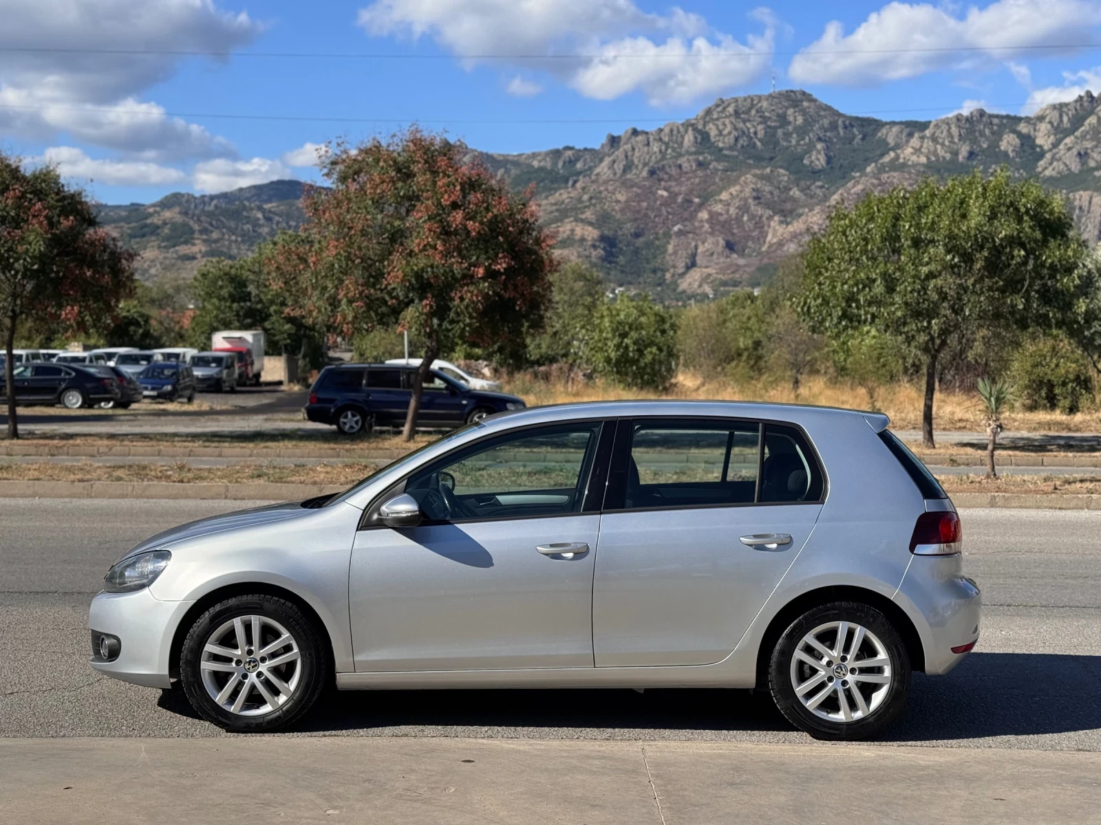 VW Golf 1.6TDI 105кс * 3бр* HIGHLINE* ПЕРФЕКТЕН - изображение 2