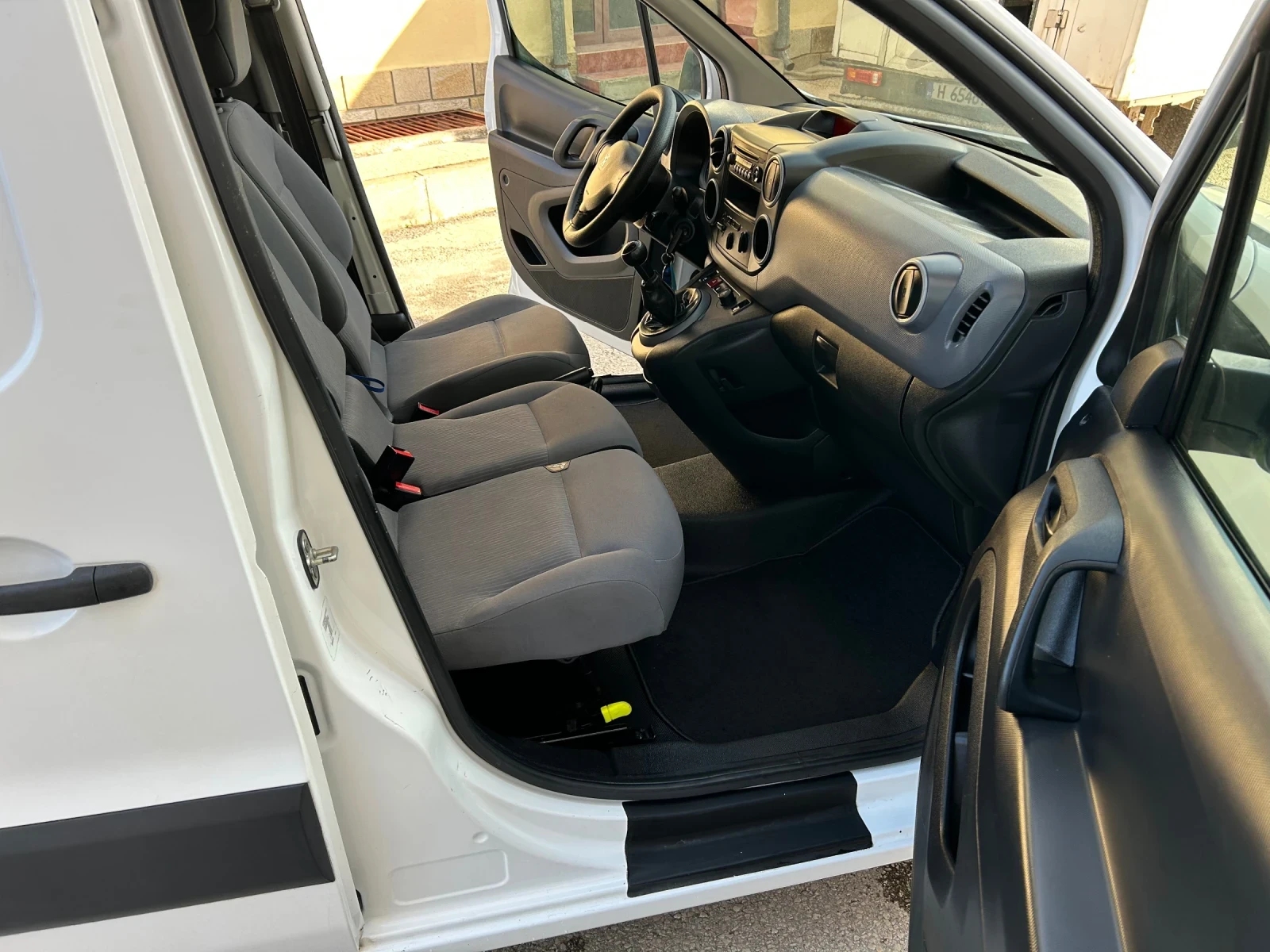Peugeot Partner 1.6HDI 90k.c. 3 МЕСТА FACE - изображение 10