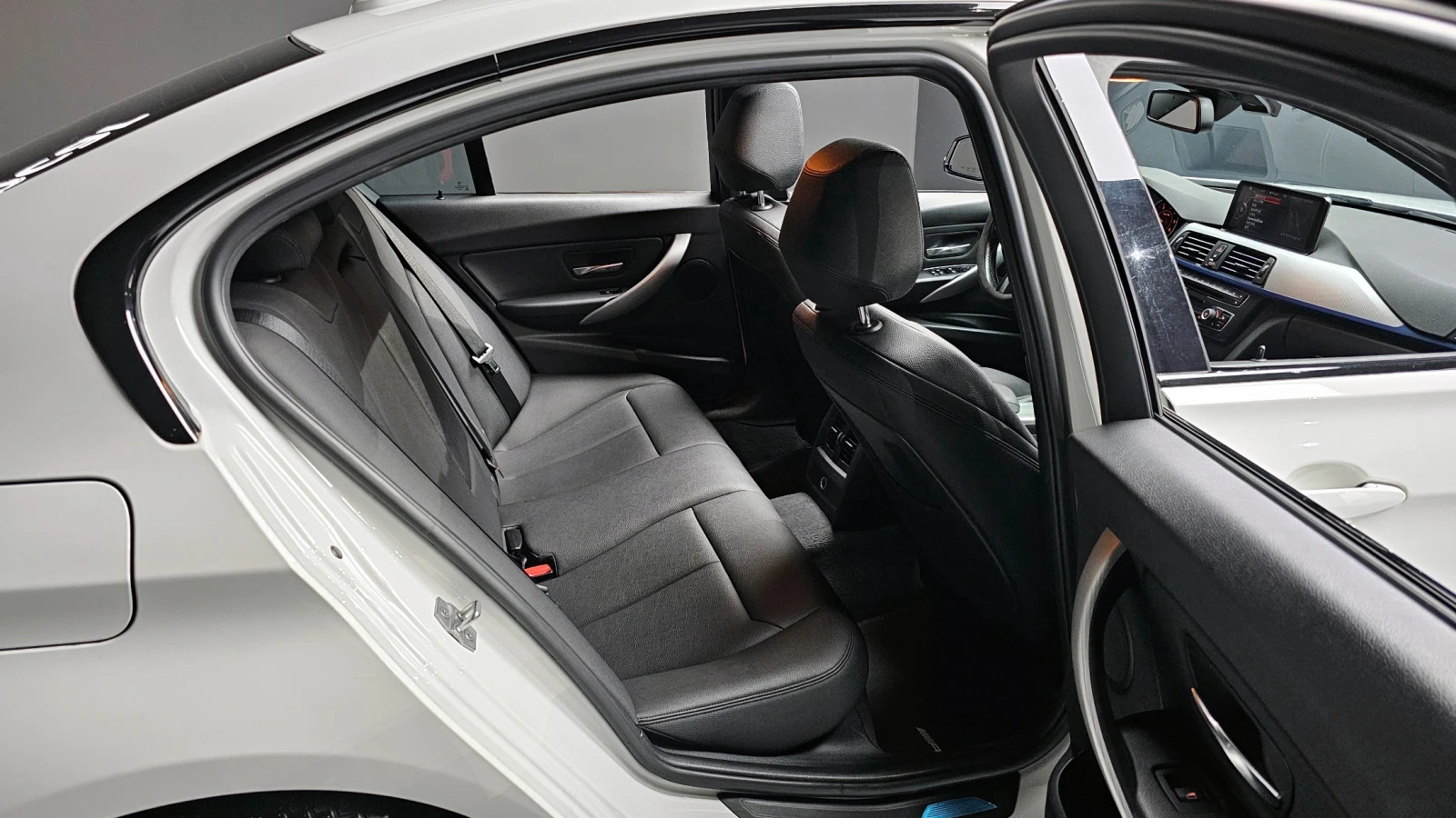 BMW 320 M-Performance EDITION autogeorge.com | Mobile.bg � ����������� 12