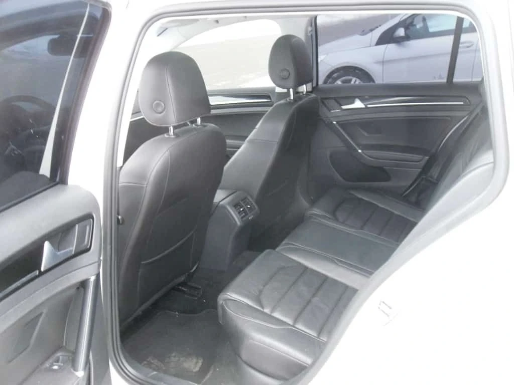 VW Golf * 4dr Auto 2.0 TDI Highline NAVI PANOROOF CAMERA * - изображение 6