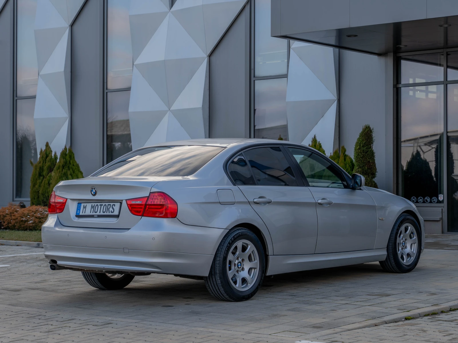 BMW 318 143 кс АВТОМАТИК КЛИМАТИК НАВИГАЦИЯ, снимка 7 - Автомобили и джипове - 53942655