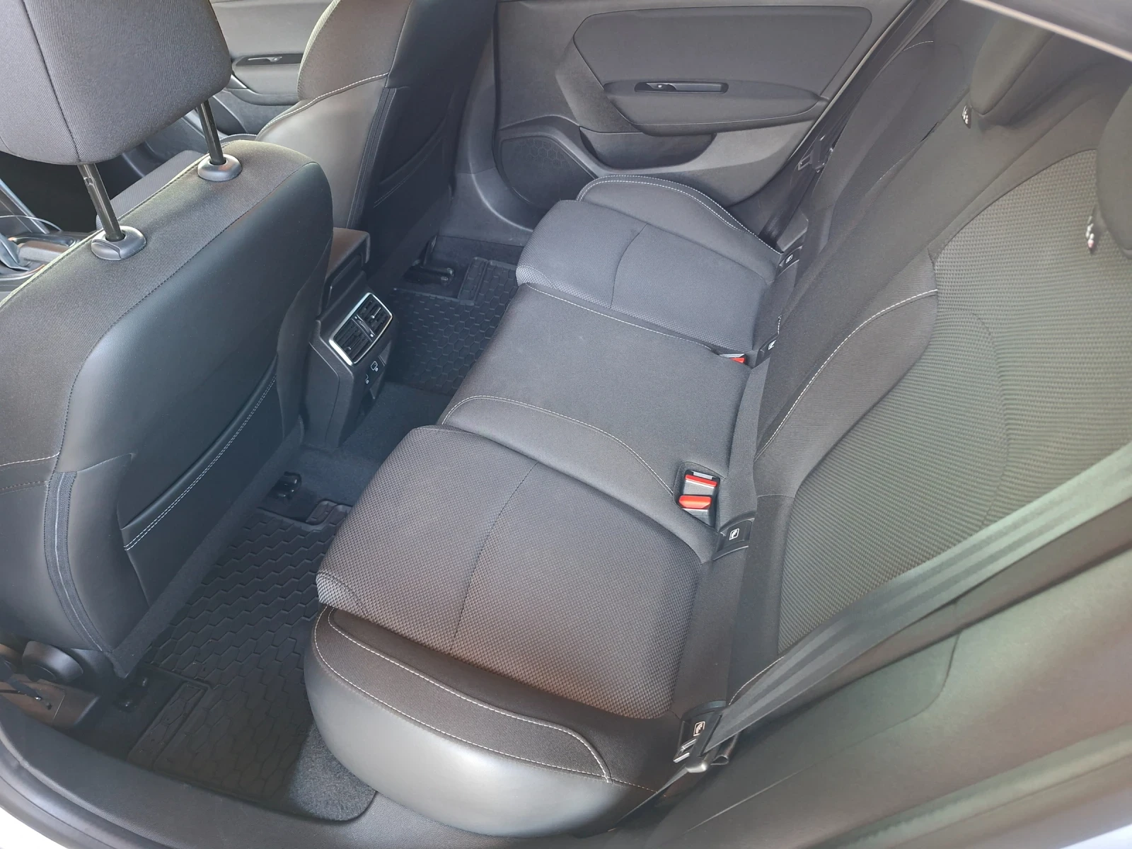 Renault Megane, снимка 11 - Автомобили и джипове - 54181531