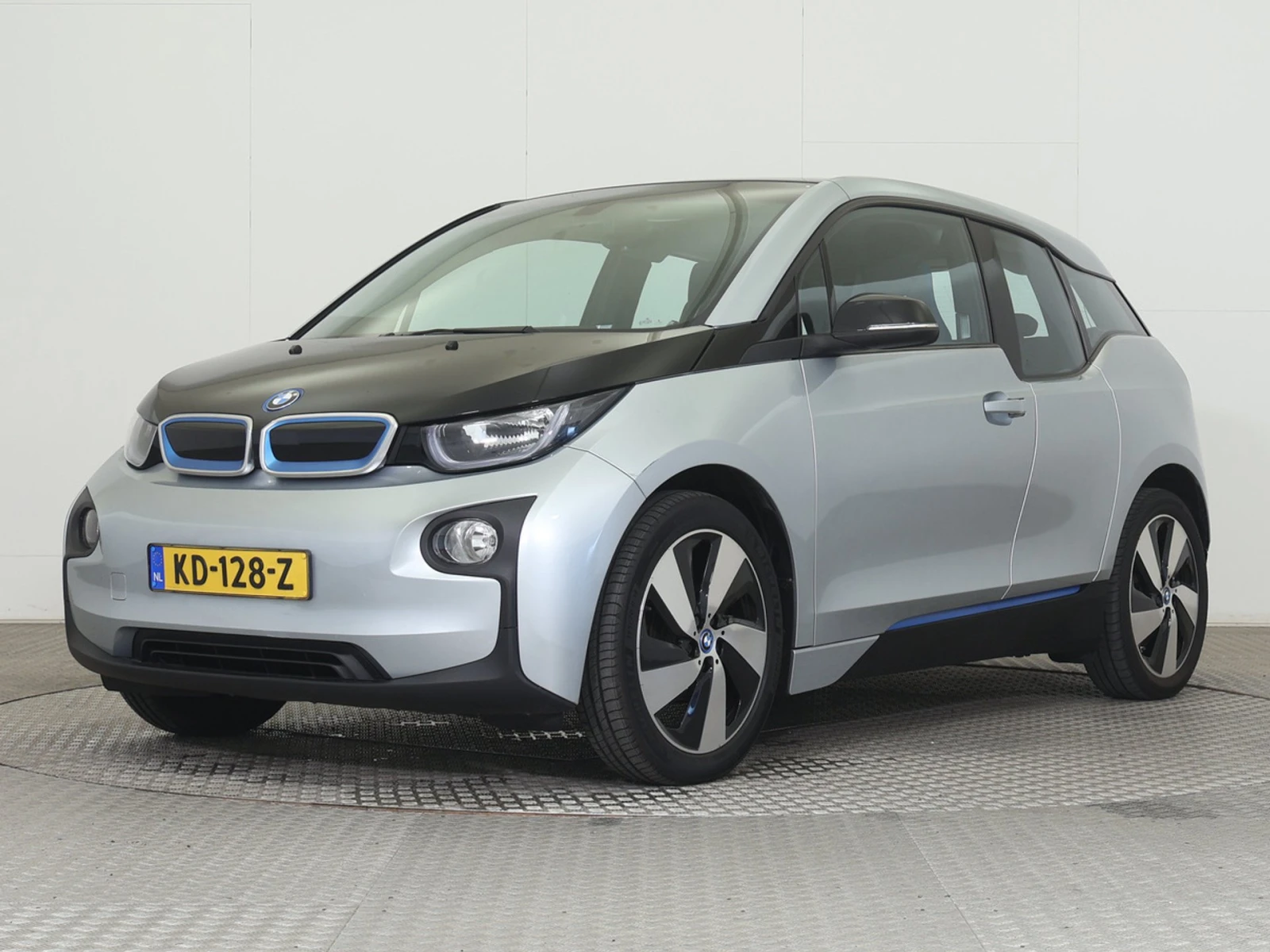 BMW i3, снимка 2 - Автомобили и джипове - 54626423