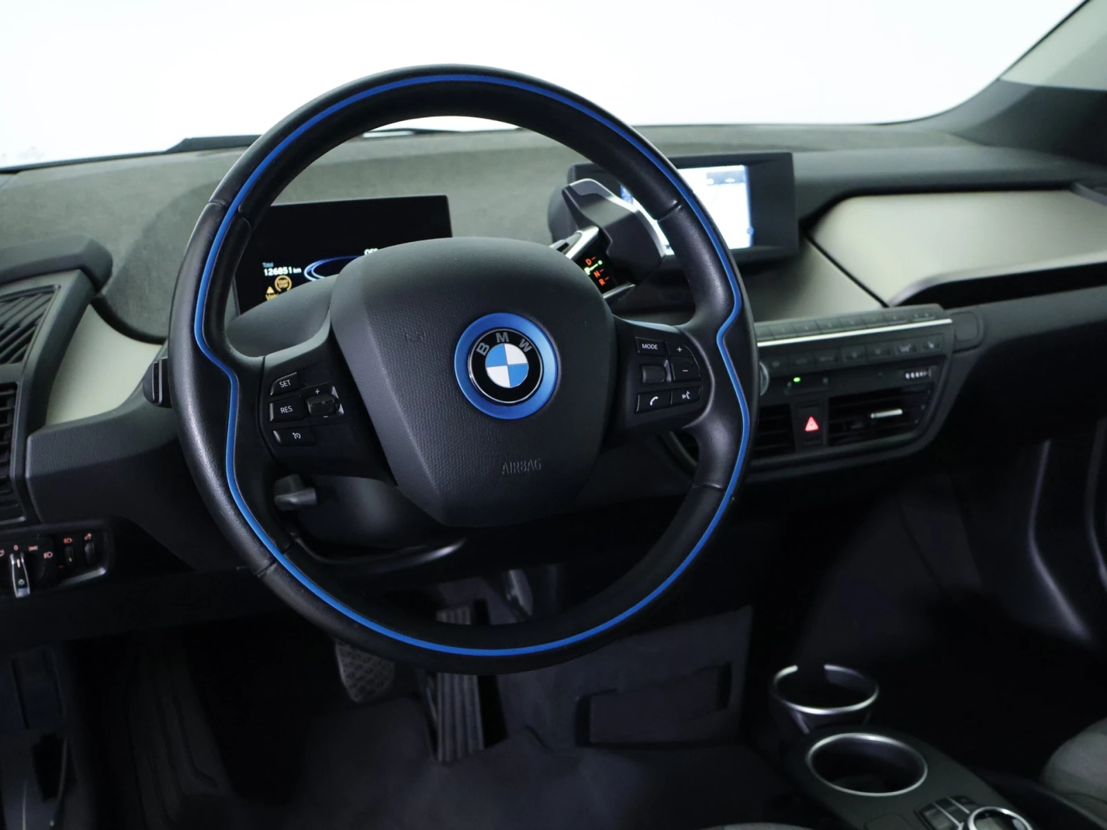 BMW i3, снимка 10 - Автомобили и джипове - 54626423