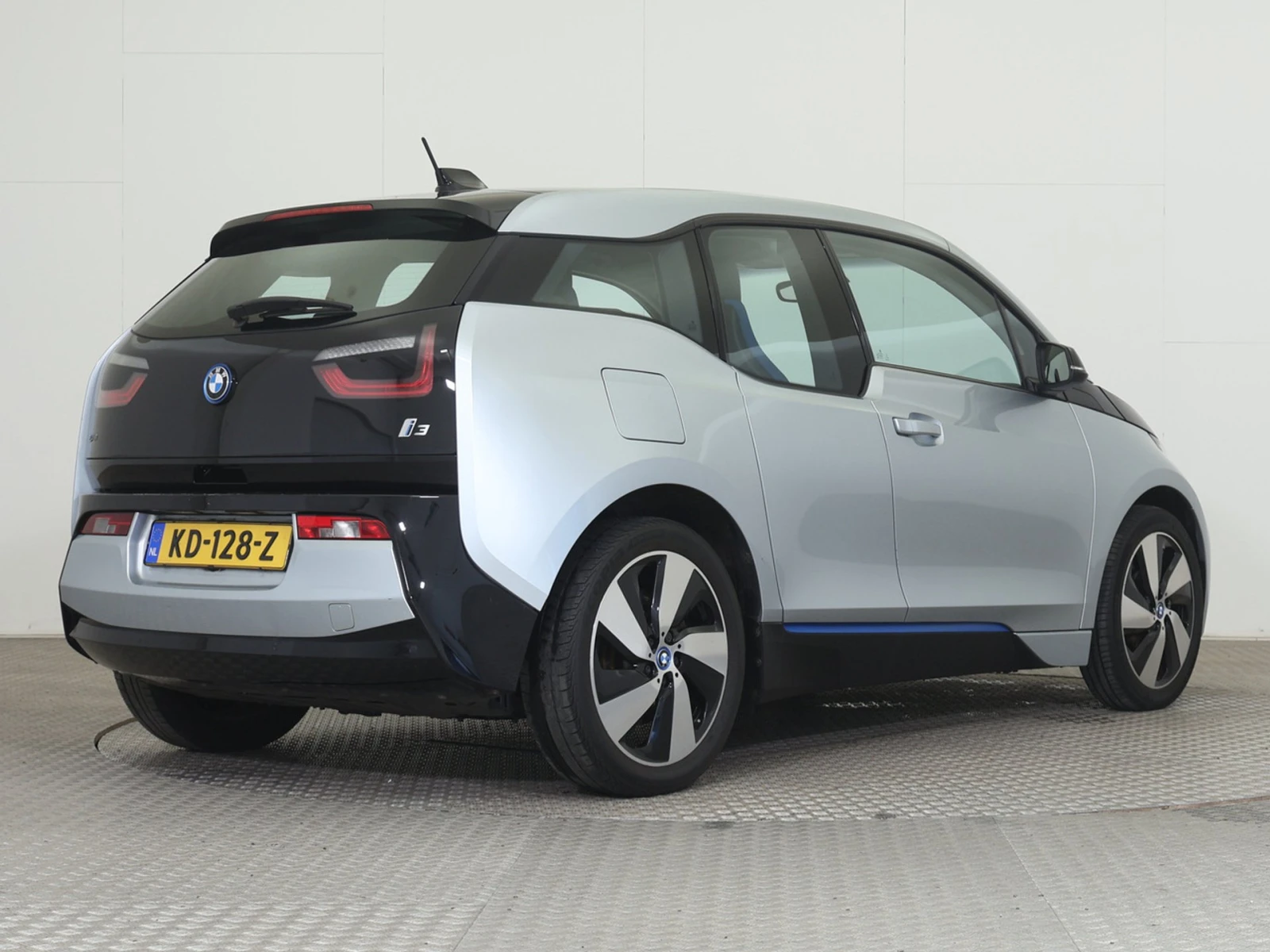 BMW i3, снимка 5 - Автомобили и джипове - 54626423