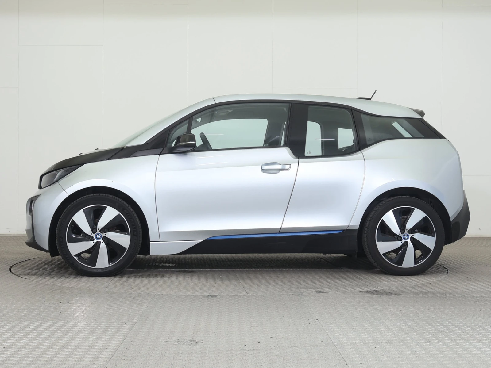 BMW i3, снимка 4 - Автомобили и джипове - 54626423