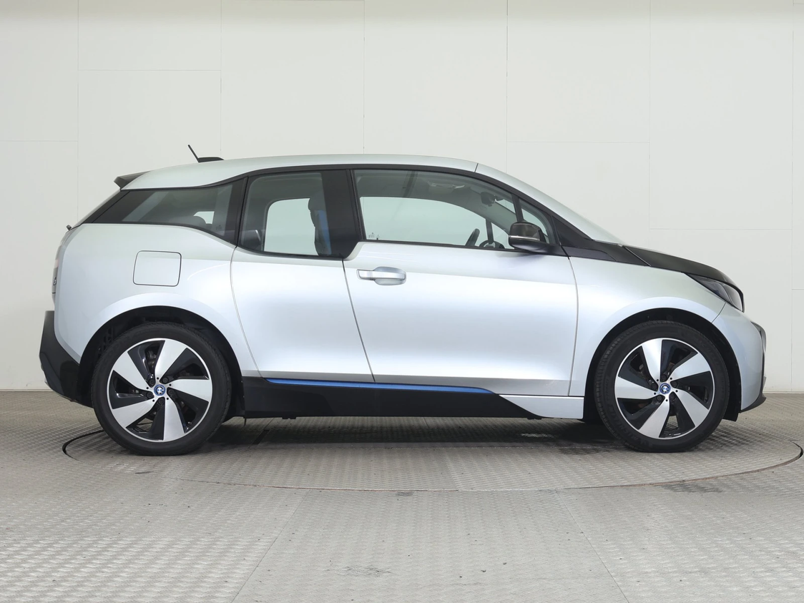 BMW i3, снимка 3 - Автомобили и джипове - 54626423