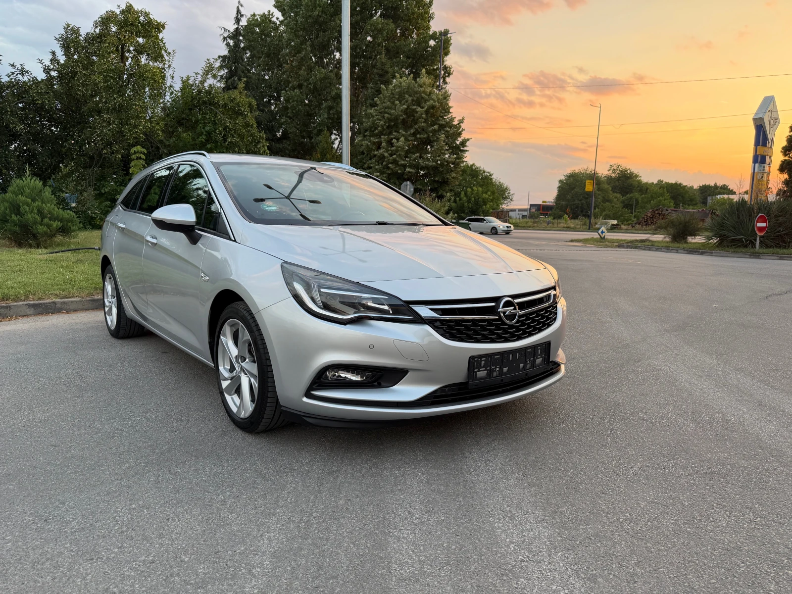 Opel Astra 1.0 Turbo Distronic, снимка 2 - Автомобили и джипове - 55073142