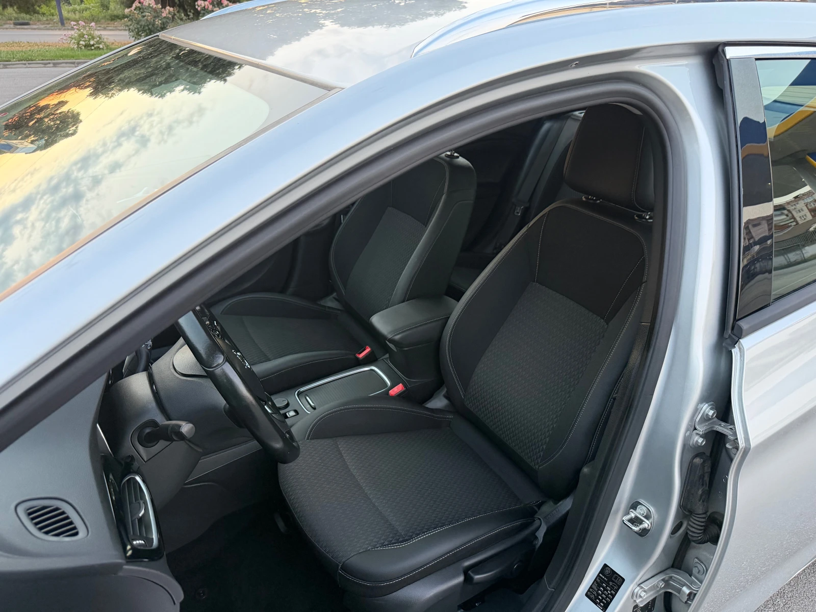 Opel Astra 1.0 Turbo Distronic, снимка 12 - Автомобили и джипове - 55073142