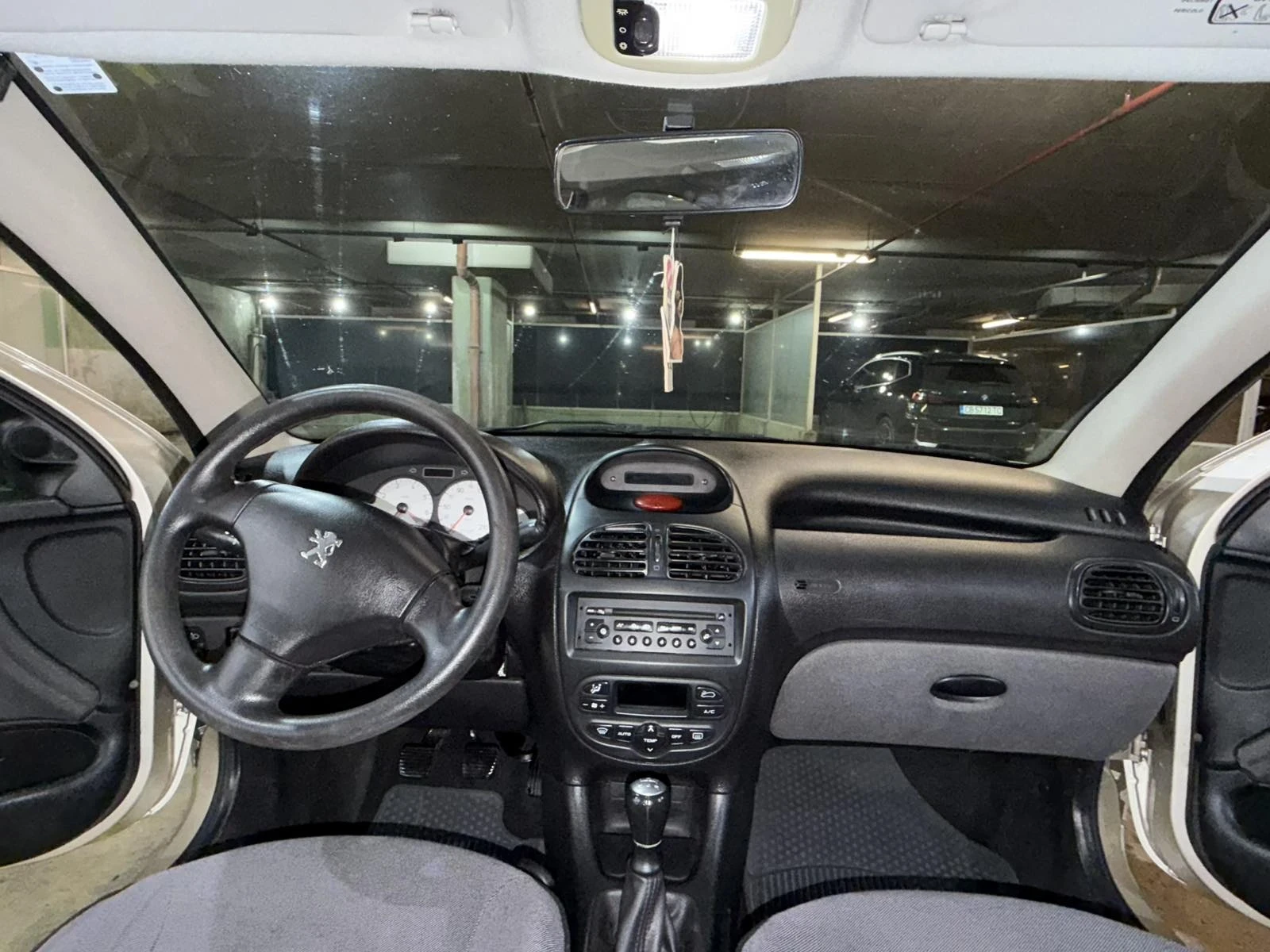 Peugeot 206, снимка 8 - Автомобили и джипове - 55157936