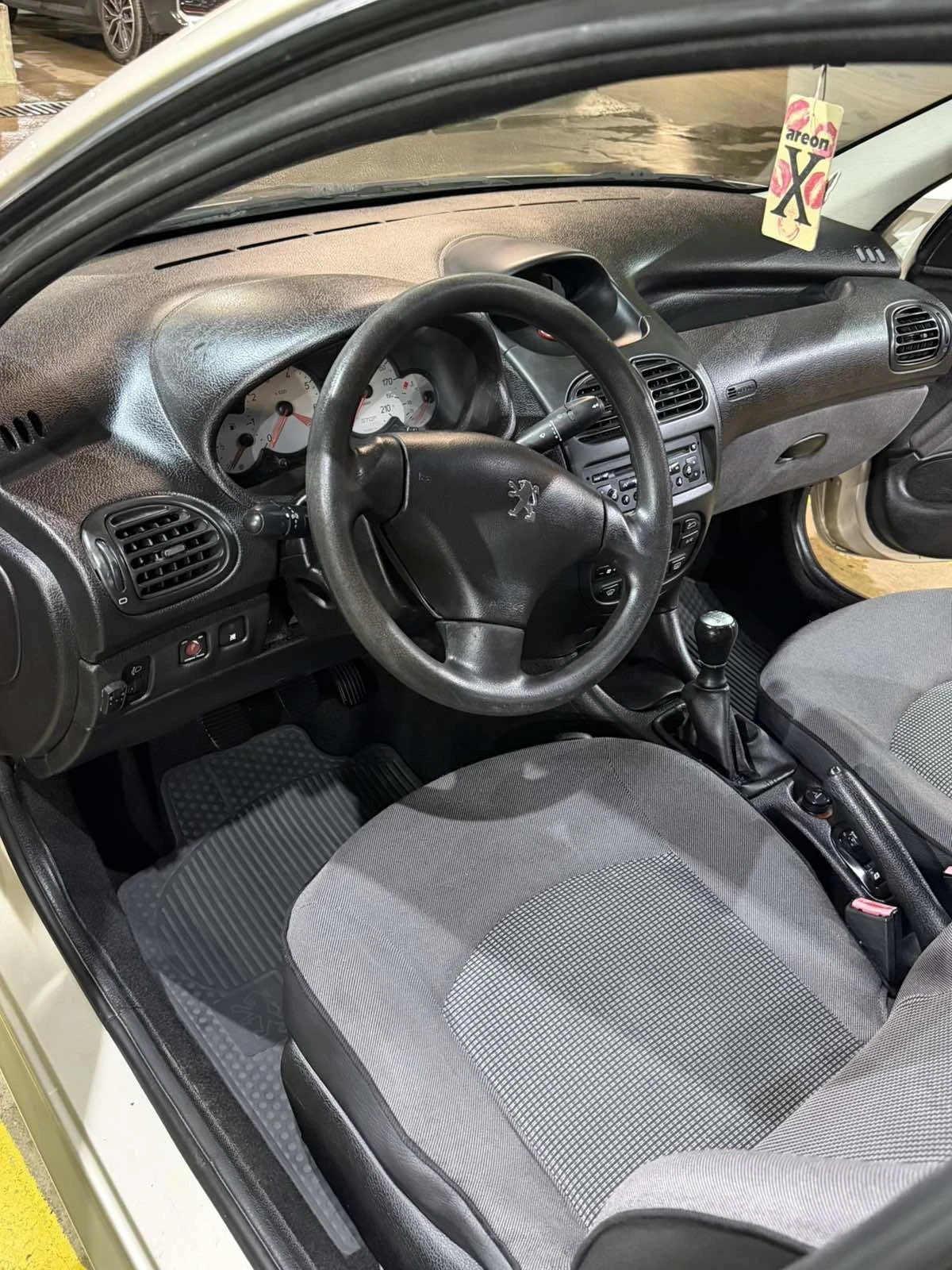 Peugeot 206, снимка 7 - Автомобили и джипове - 55157936
