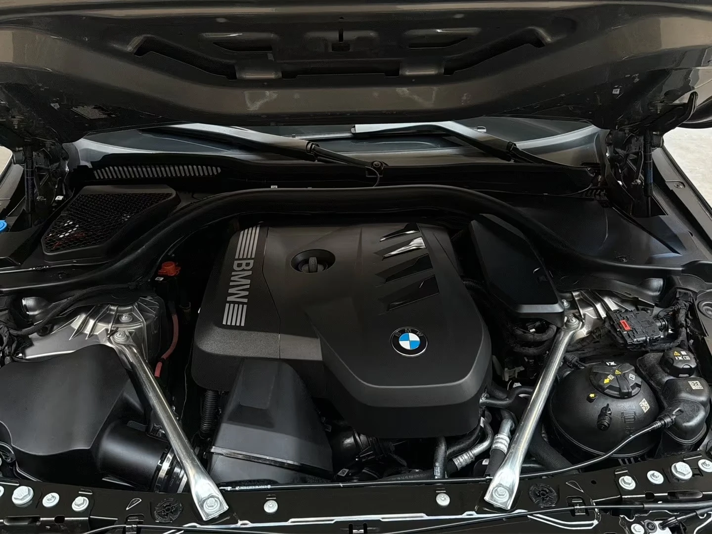 BMW 520 i/HEAD UP/360 /LED/ACTIVE GUARD, снимка 16 - Автомобили и джипове - 55261124