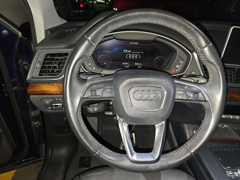 Audi Q5 2.0T* PREMIUM* ДИГИТАЛНО* ТАБЛО* ПОДГРЕВ* КАМЕРА* , снимка 11 - Автомобили и джипове - 49548137