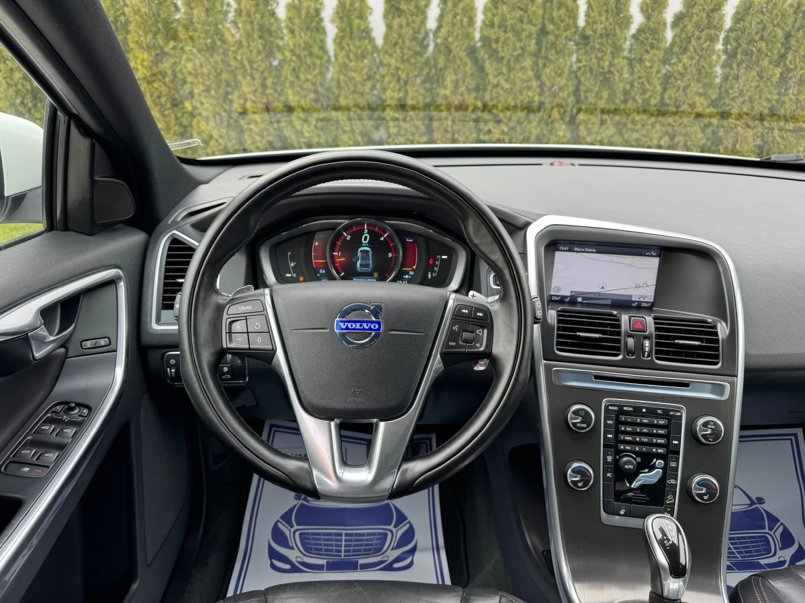 Volvo XC60 2.4 D5* AWD* Перла* KeylessGo* ШВЕЙЦАРИЯ!!! - изображение 9