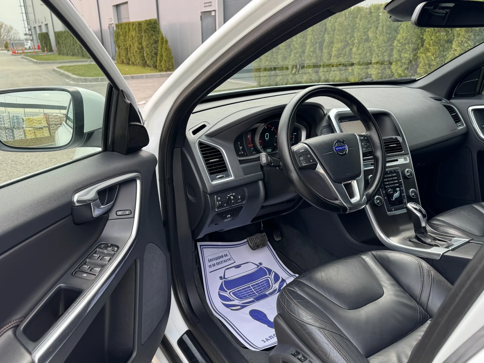 Volvo XC60 2.4 D5* AWD* Перла* KeylessGo* ШВЕЙЦАРИЯ!!! - изображение 8