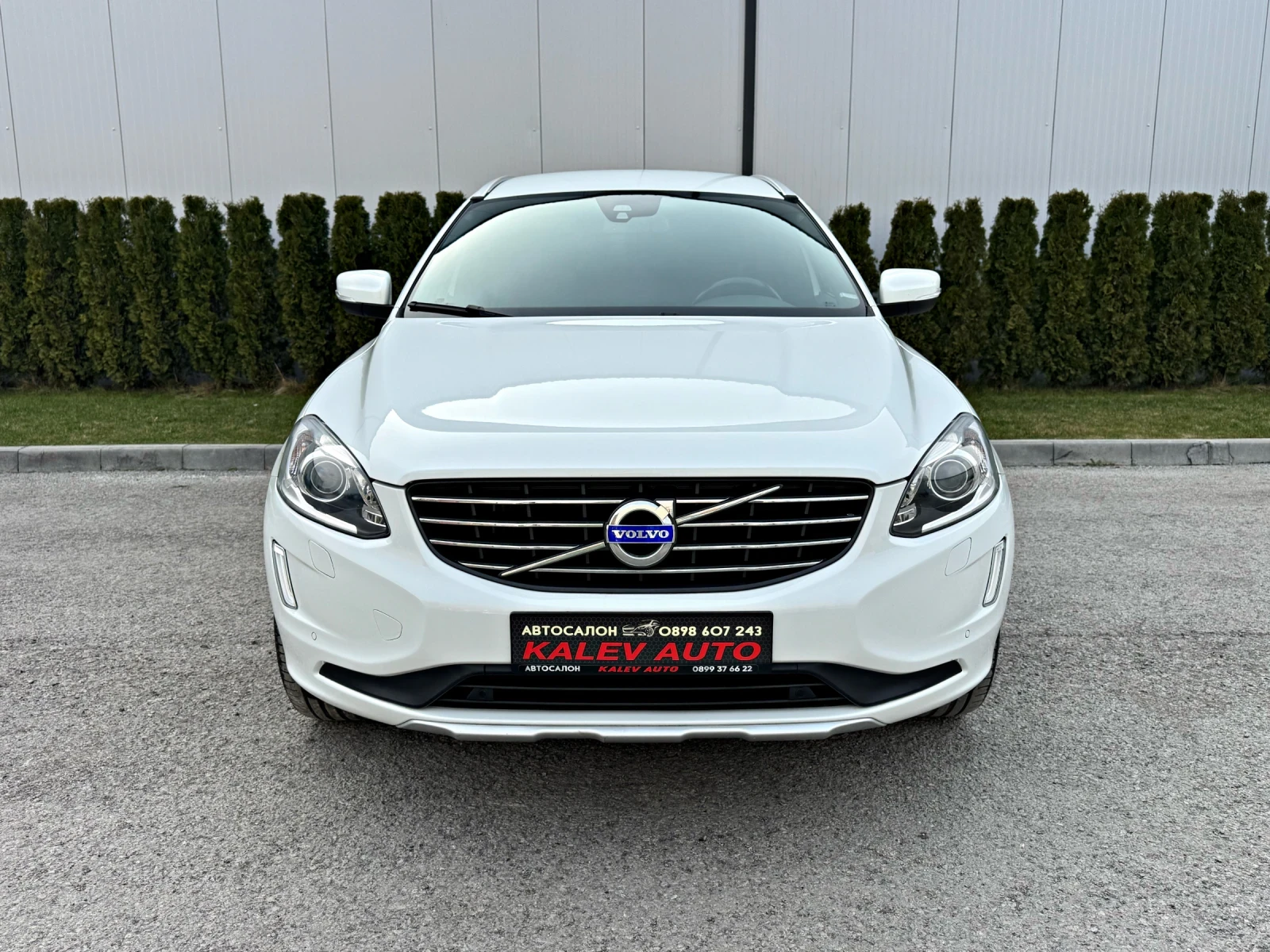 Volvo XC60 2.4 D5* AWD* Перла* KeylessGo* ШВЕЙЦАРИЯ!!! - изображение 2