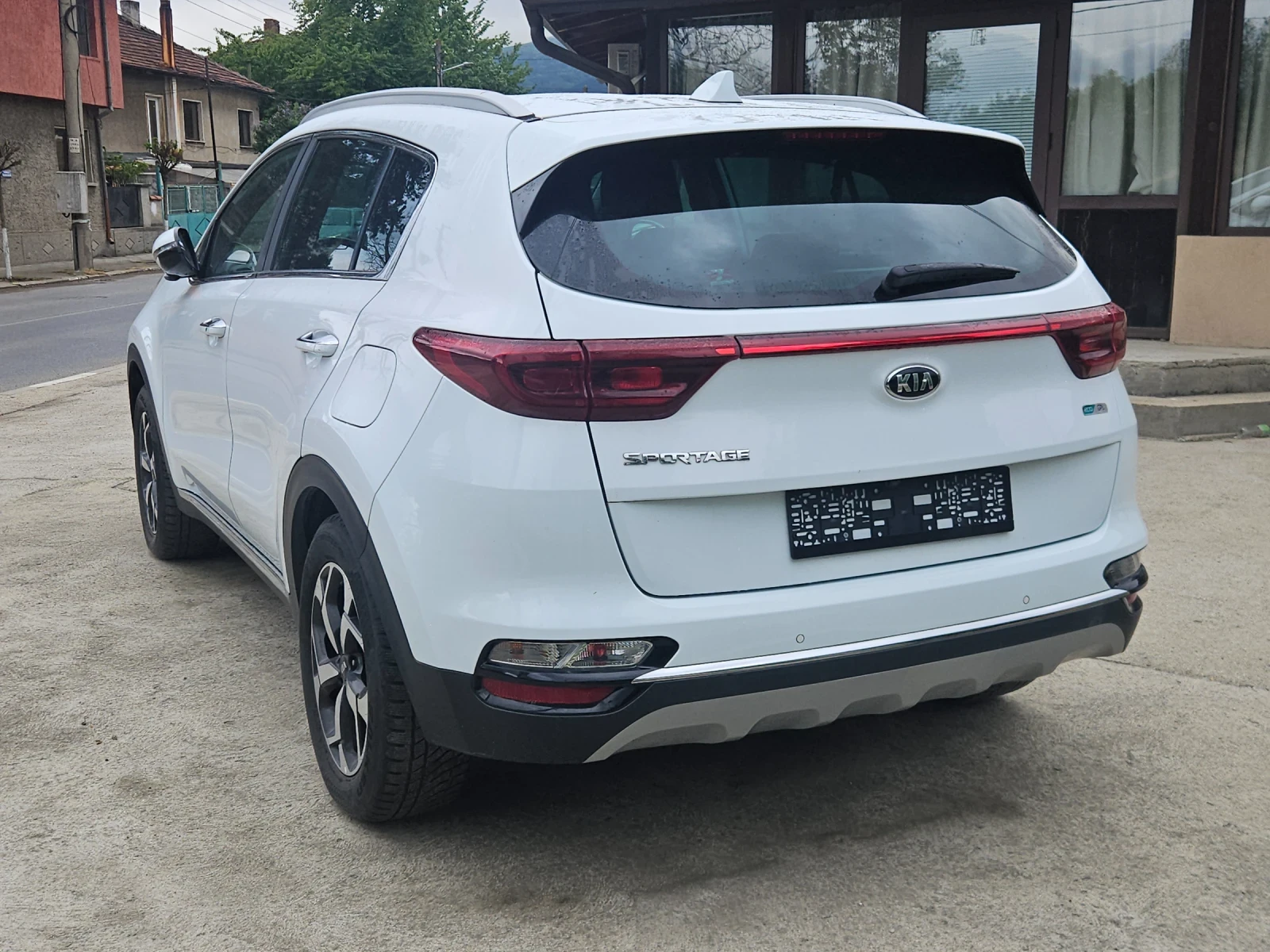Kia Sportage 1.6 i + LPG оригинална газ!, снимка 6 - Автомобили и джипове - 54529416