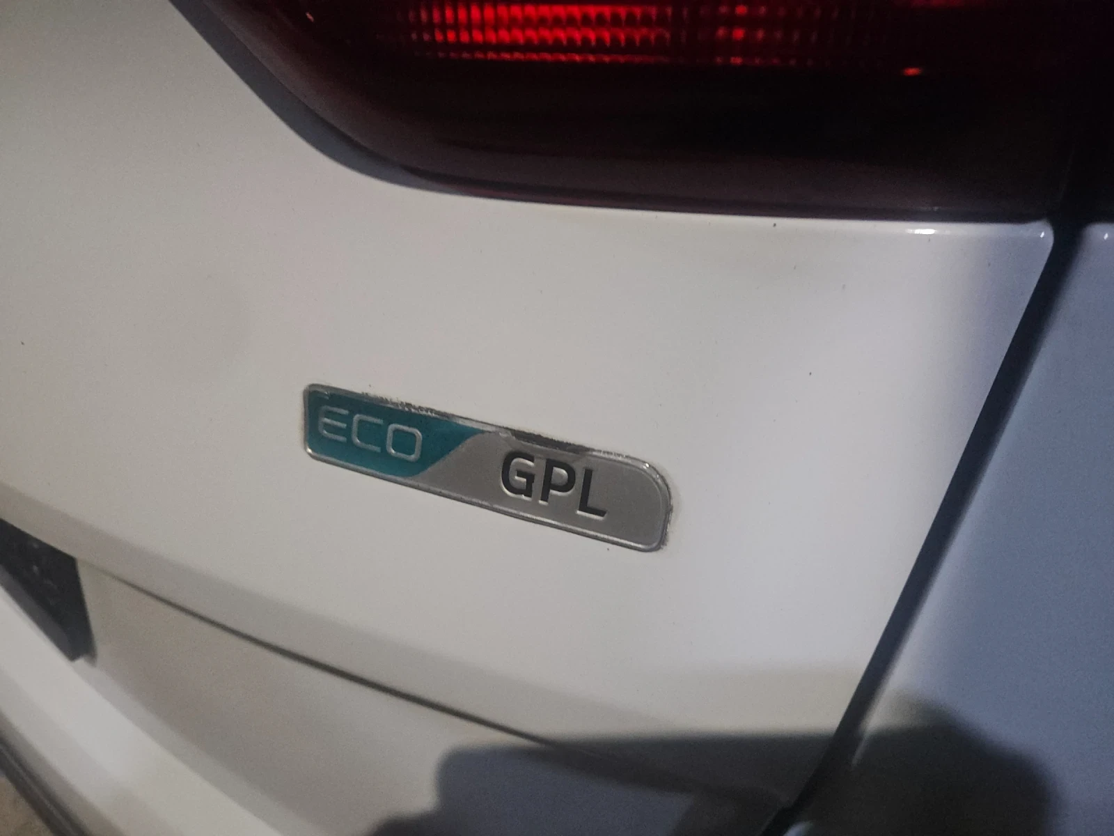 Kia Sportage 1.6 i + LPG оригинална газ!, снимка 3 - Автомобили и джипове - 54529416