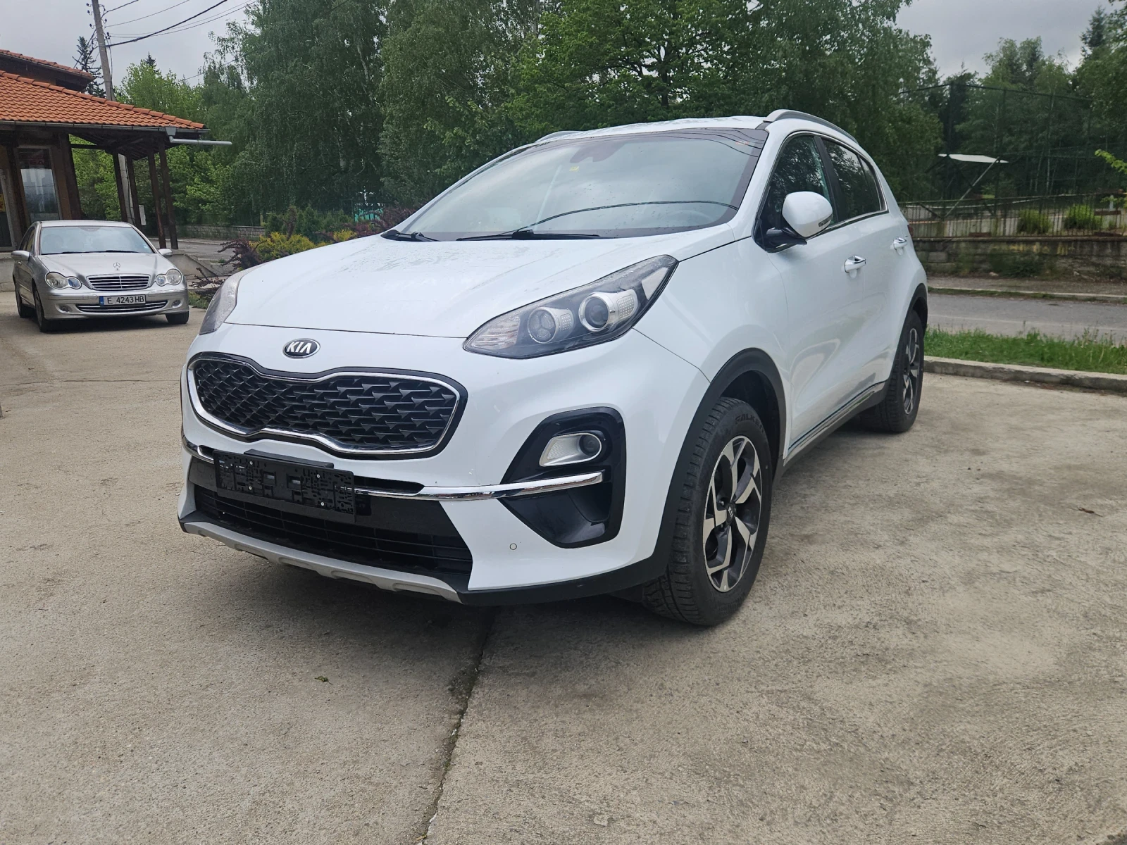 Kia Sportage 1.6 i + LPG оригинална газ!, снимка 8 - Автомобили и джипове - 54529416