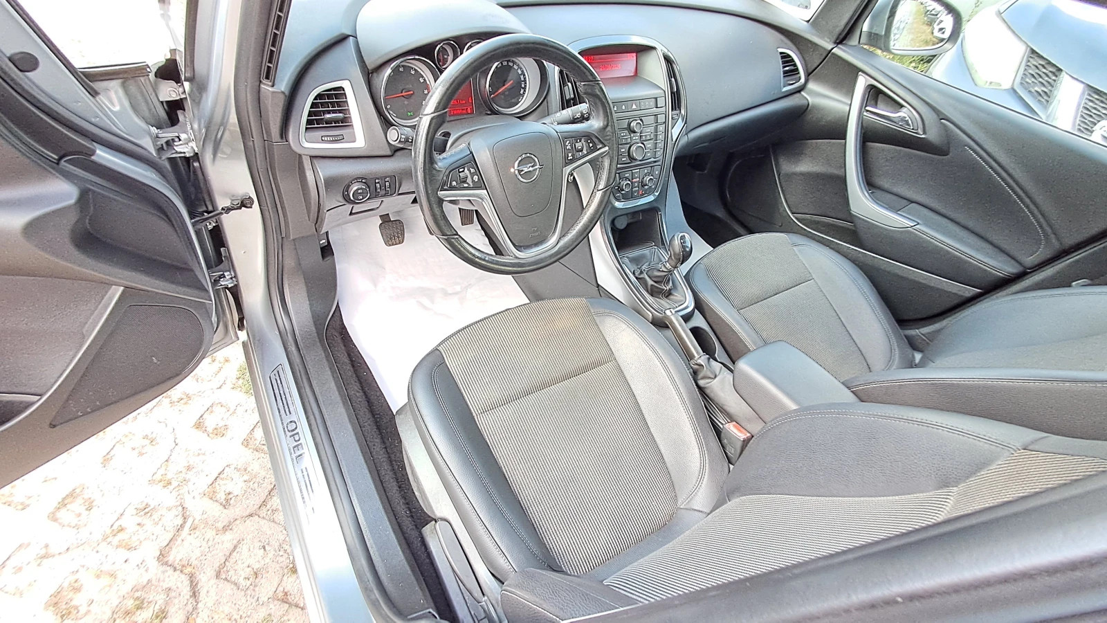 Opel Astra ГАЗ FULL COSMO РЕАЛ КМ ИЗКЛЮЧИТЕЛ СЕРВ КНИЖК УНИКТ, снимка 7 - Автомобили и джипове - 54554659