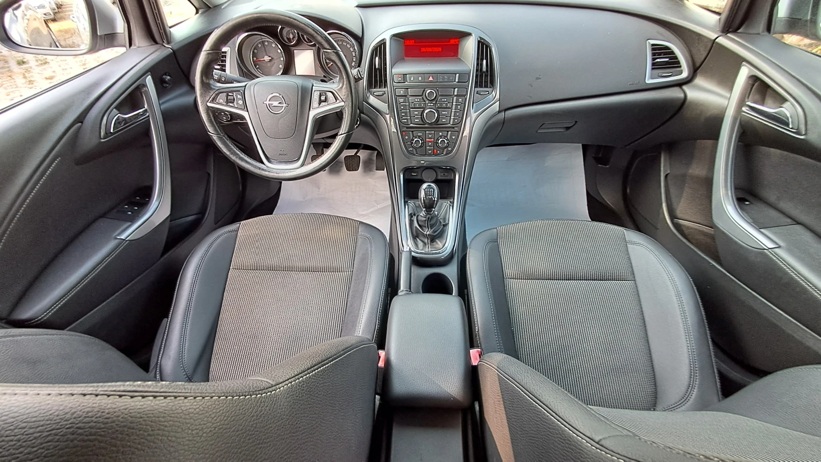 Opel Astra ГАЗ FULL COSMO РЕАЛ КМ ИЗКЛЮЧИТЕЛ СЕРВ КНИЖК УНИКТ, снимка 9 - Автомобили и джипове - 54554659