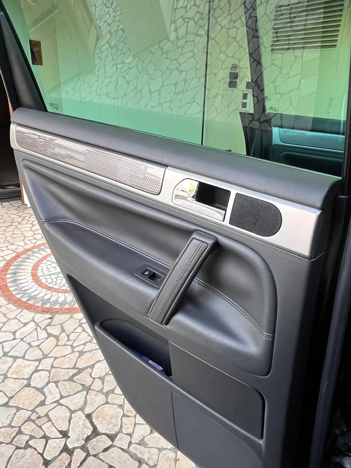 VW Touareg, снимка 8 - Автомобили и джипове - 54757594