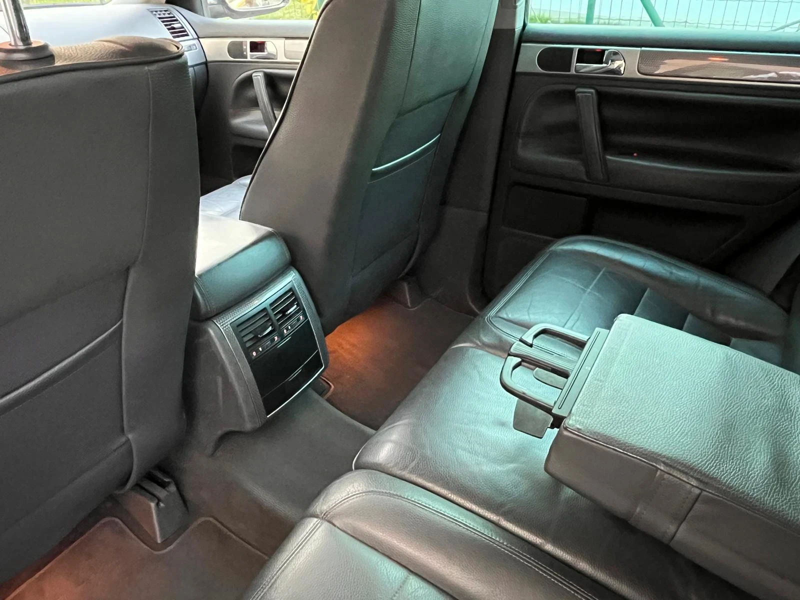 VW Touareg, снимка 6 - Автомобили и джипове - 54757594